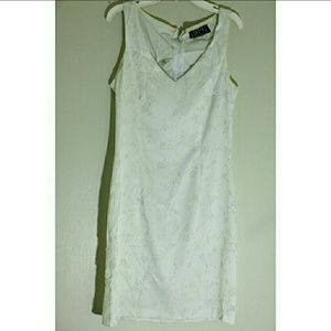 *EUC* Vintage City Triangles casual dress v neck